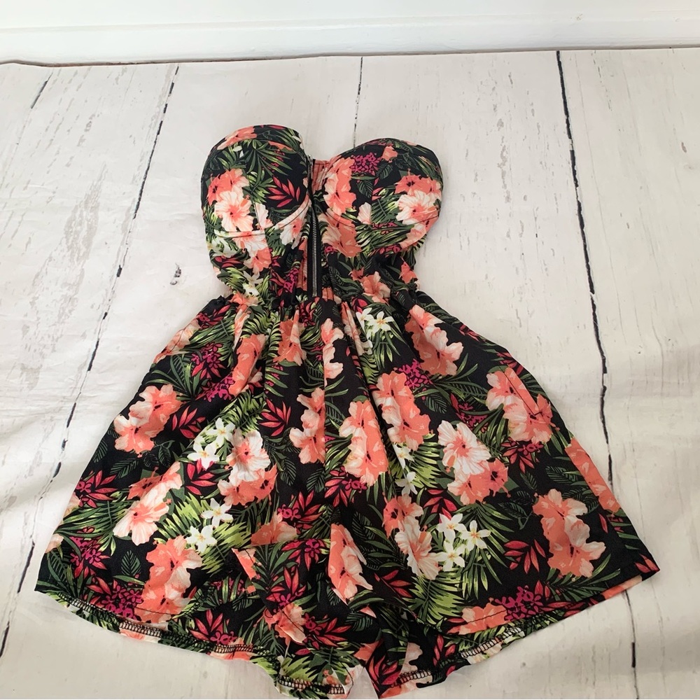Toxik3 Floral Sleeveless Romper Size Small